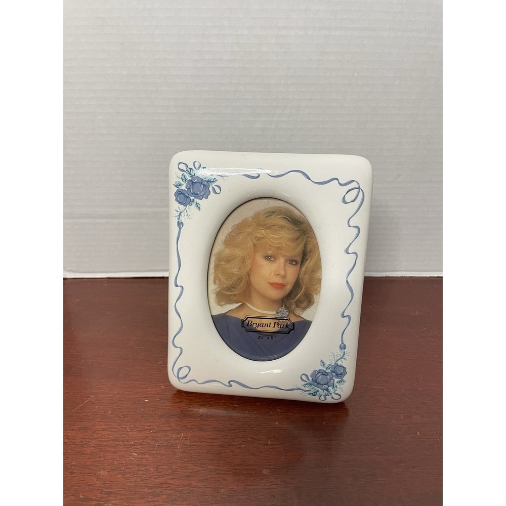 Vintage Blue Floral Ribbon Oval 3 1/2 X 5 Picture Frame White Ceramic Grannycore